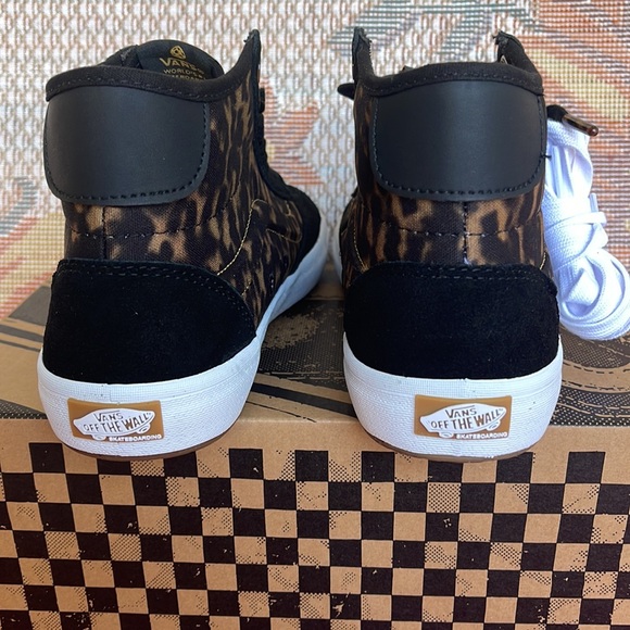 Vans WMNS The Lizzie
Tortoise Dark Brown/Black
VN0A4BX1YI5
Sneakers - Picture 14 of 16